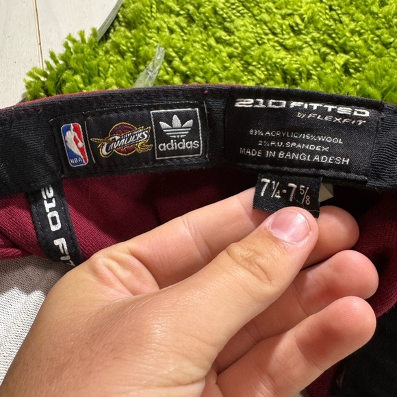 Y2K Cleveland Cavaliers Fitted Maroon Hat - Picture 5 of 5